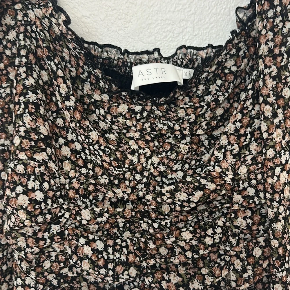 ASTR The Label Floral Ruched Sweetheart Neck Crop Top
